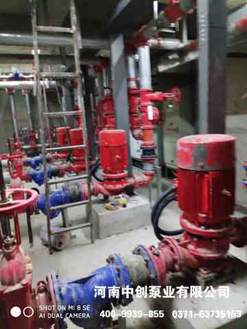 地下消防泵房内调试消火栓泵和喷淋泵