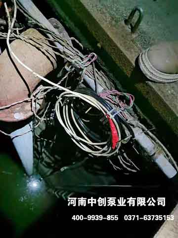 郑州工业安全职业学院维修潜水排污泵和连接出水管路