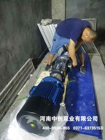 不锈钢多级离心泵运至水泵房内进行开箱安装等工作