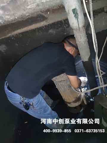河南省郑州市金水区东风路与天明路交叉口更换维修污水泵